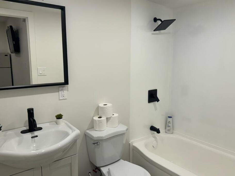 Cozy With Kitchenette - 7 Edmonton