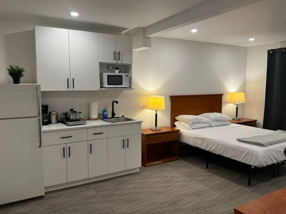 Cozy With Kitchenette - 7 Apartment Edmonton